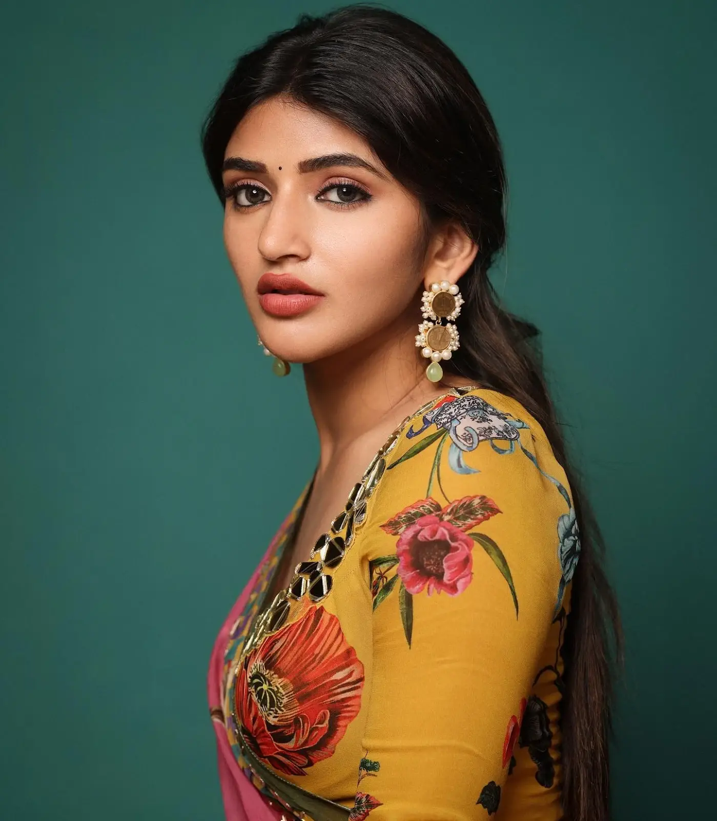 BEAUTIFUL INDIAN ACTRESS SREELEELA IN YELLOW DRESS